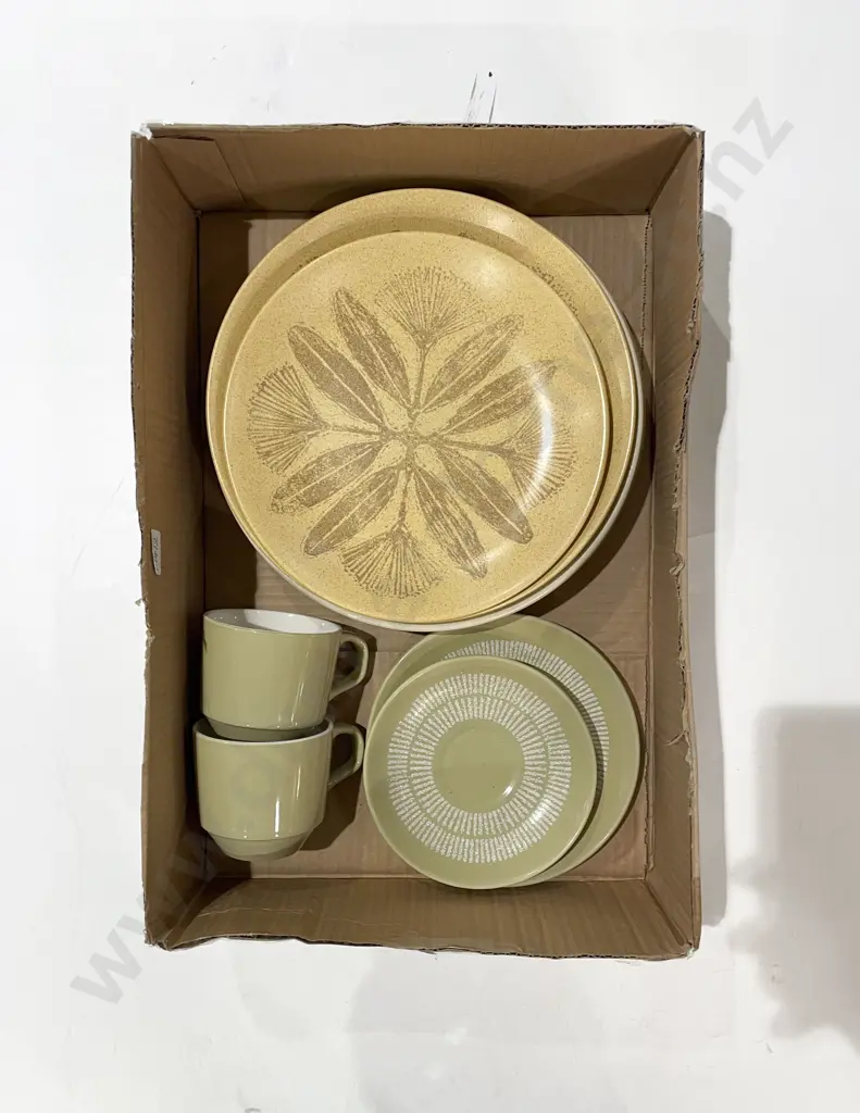 Qty of Assorted Crown Lynn Dinnerware Image 1++