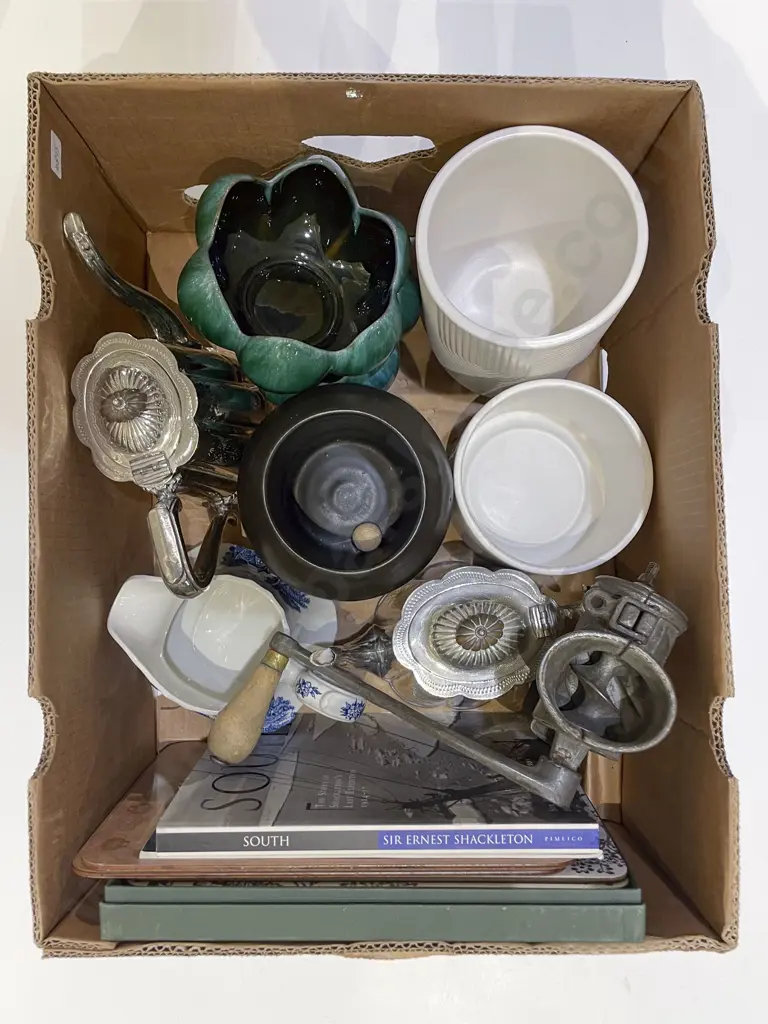 Box of Assorted Vases Etc Image 1++