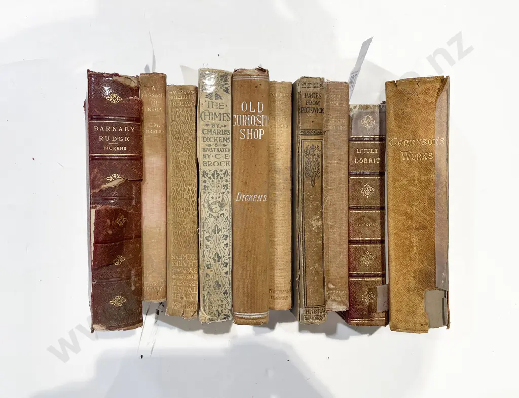 Qty of Assorted Vintage Books Image 1++