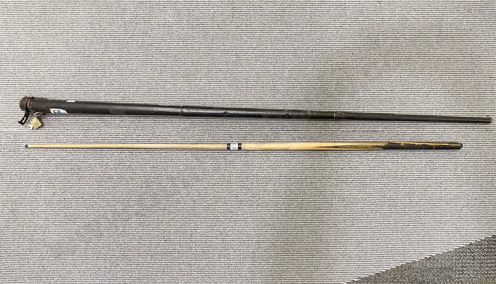 Vintage Pool Cue and Case Image 1++