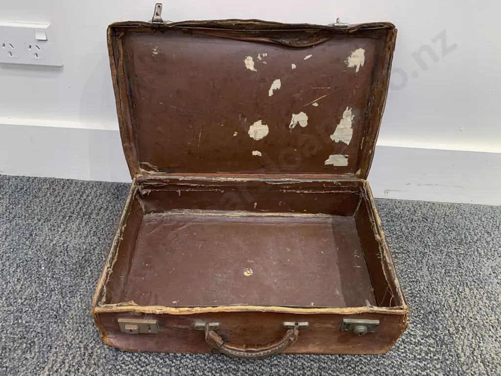 Vintage Leather Brief Case Image 1++