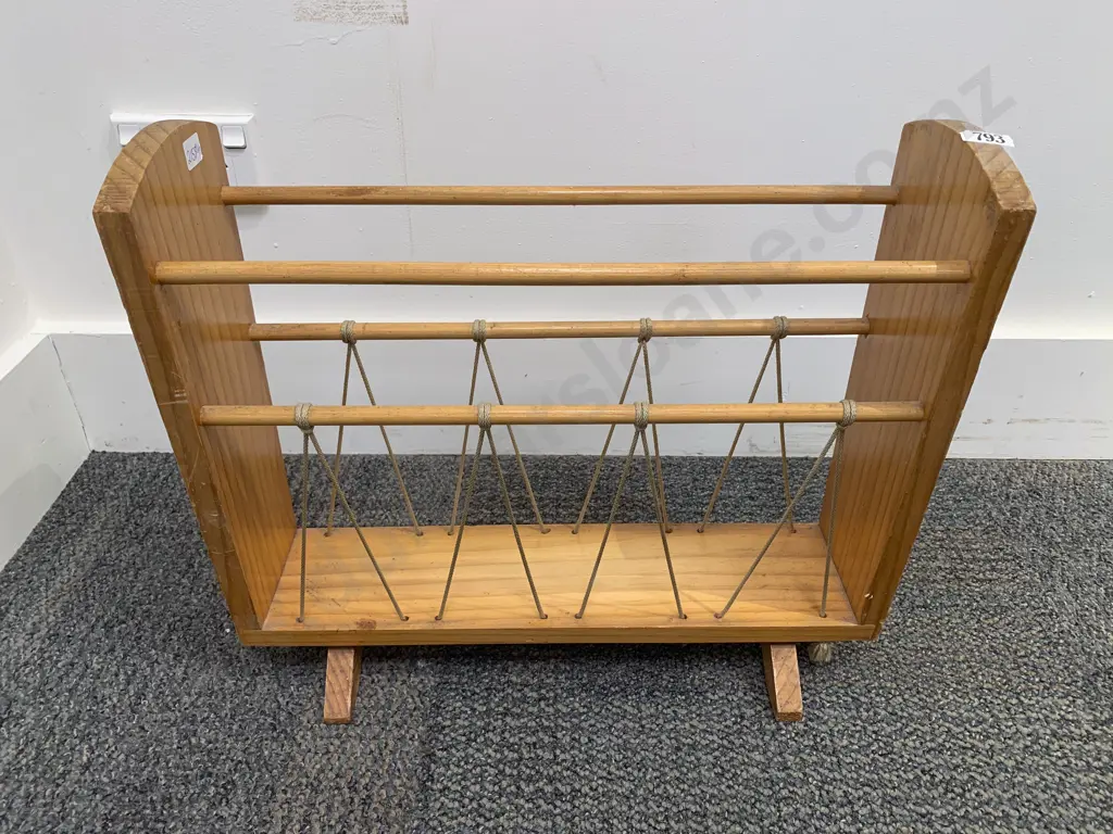 Magazine Rack Image 1++