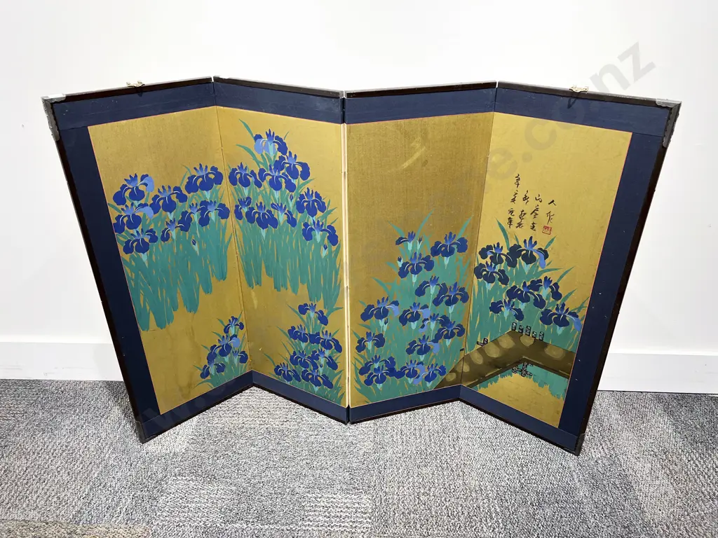 Four Panel Table Screen Image 1++