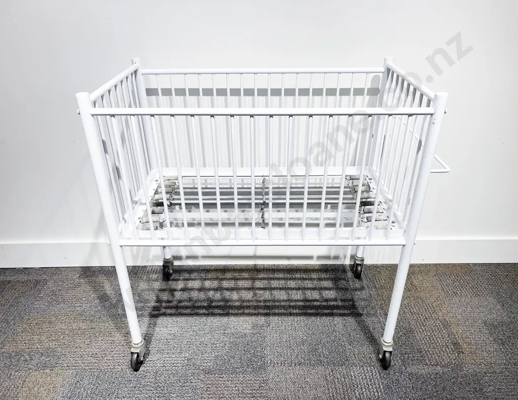 Vintage Metal Babys Cot Image 1++