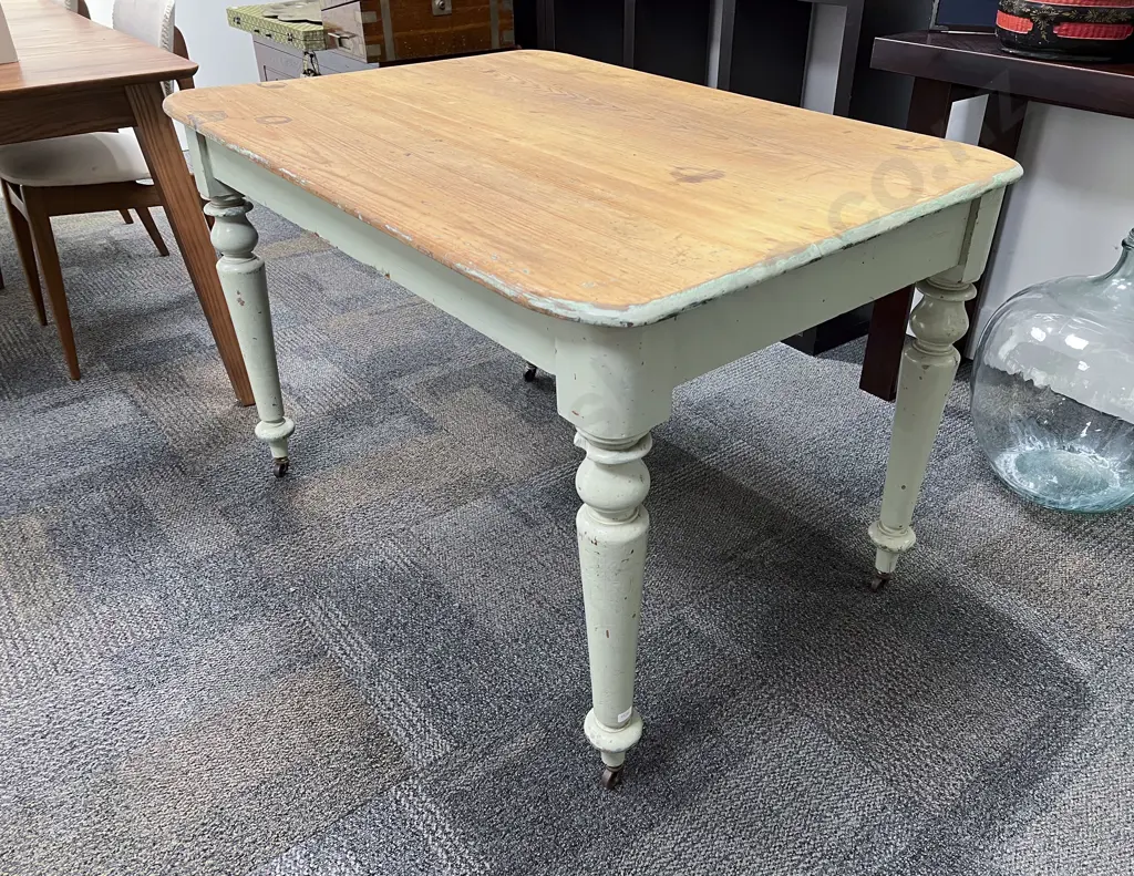 Kauri Country Kitchen Table Image 1++
