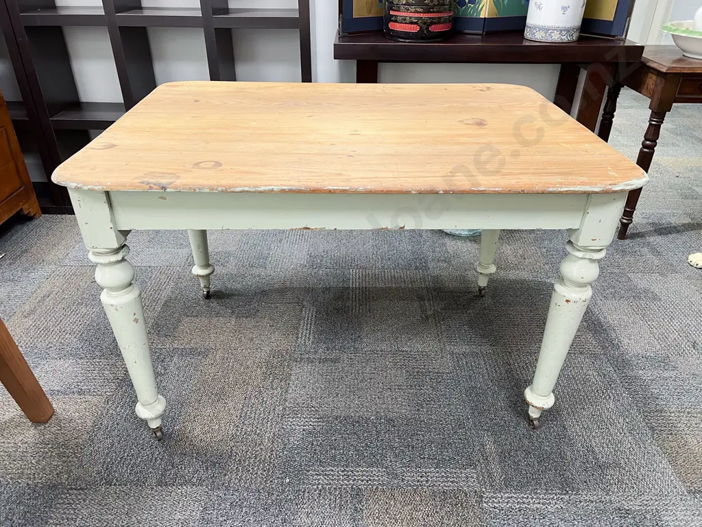 Kauri Country Kitchen Table Image 1++