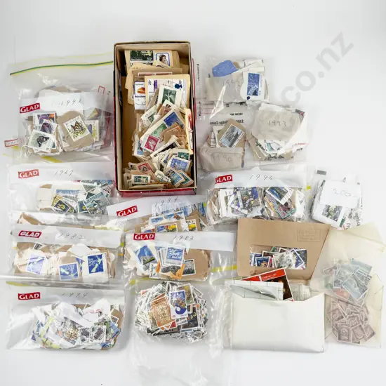 NZ Qty Semi and Un-sorted Stamps Decimal and Pre-decimal