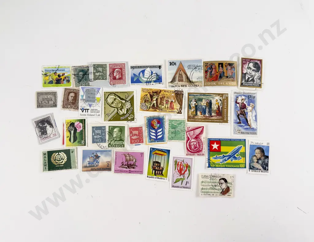 Large Qty World Loose Stamps Image 1++