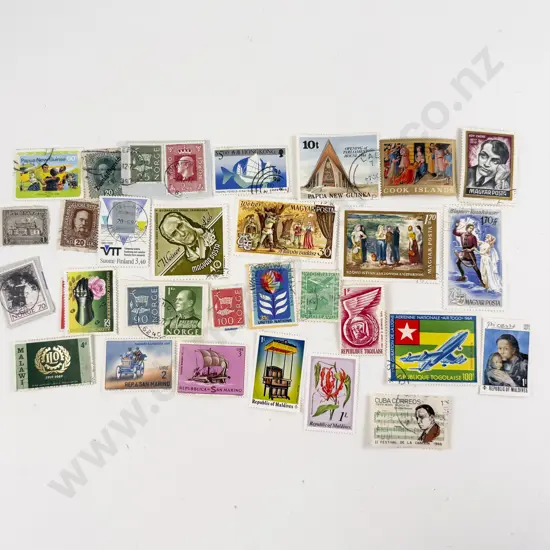 Large Qty World Loose Stamps