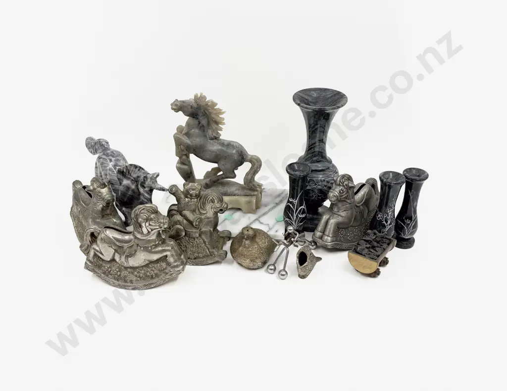 Box Quantity of Marble Horses and Others Image 1++