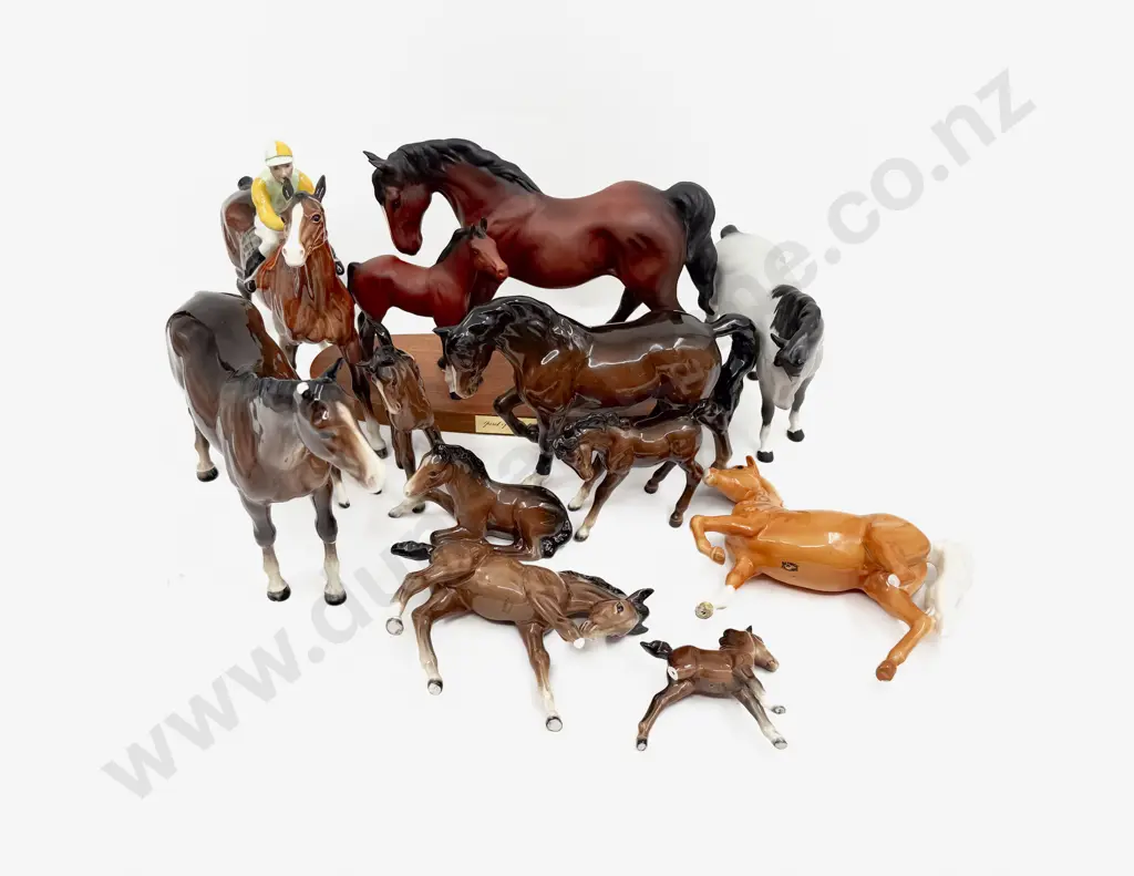 Box Quantity of Assorted Broken Horses incl Beswick Image 1++