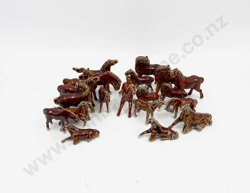 Box Quantity of Porcelain Horse Figures Image 1++