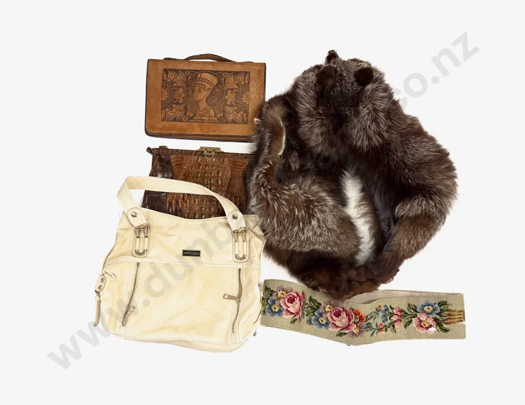 Fur Fox Shawl with Quantity of Handbags Image 1++