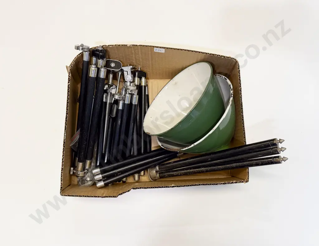 Qty of Tripods and Enamel Lightshades Image 1++