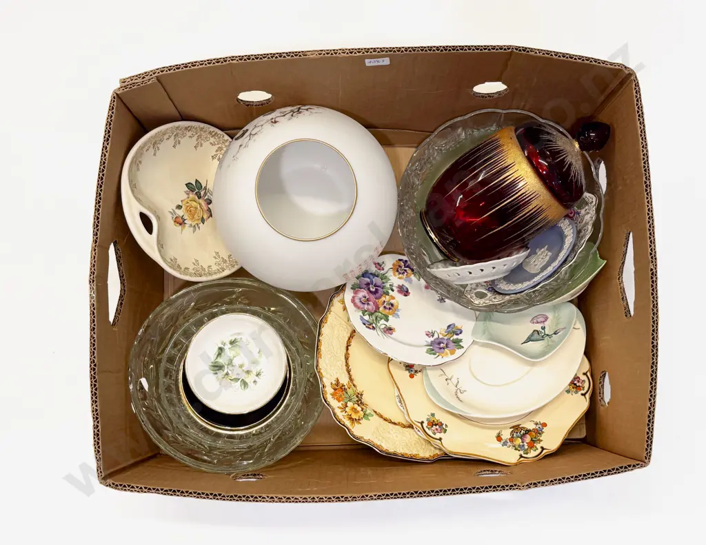 Quantity of Assorted China & Glassware Image 1++