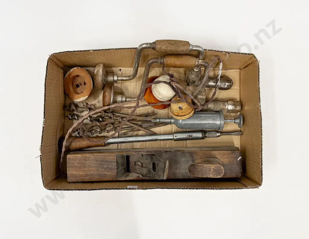 Quantity of Assorted Vintage Tools Image 1++