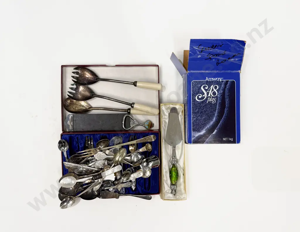 Quantity of Assorted Souvenir Spoons & Other S/P Cutlery Image 1++