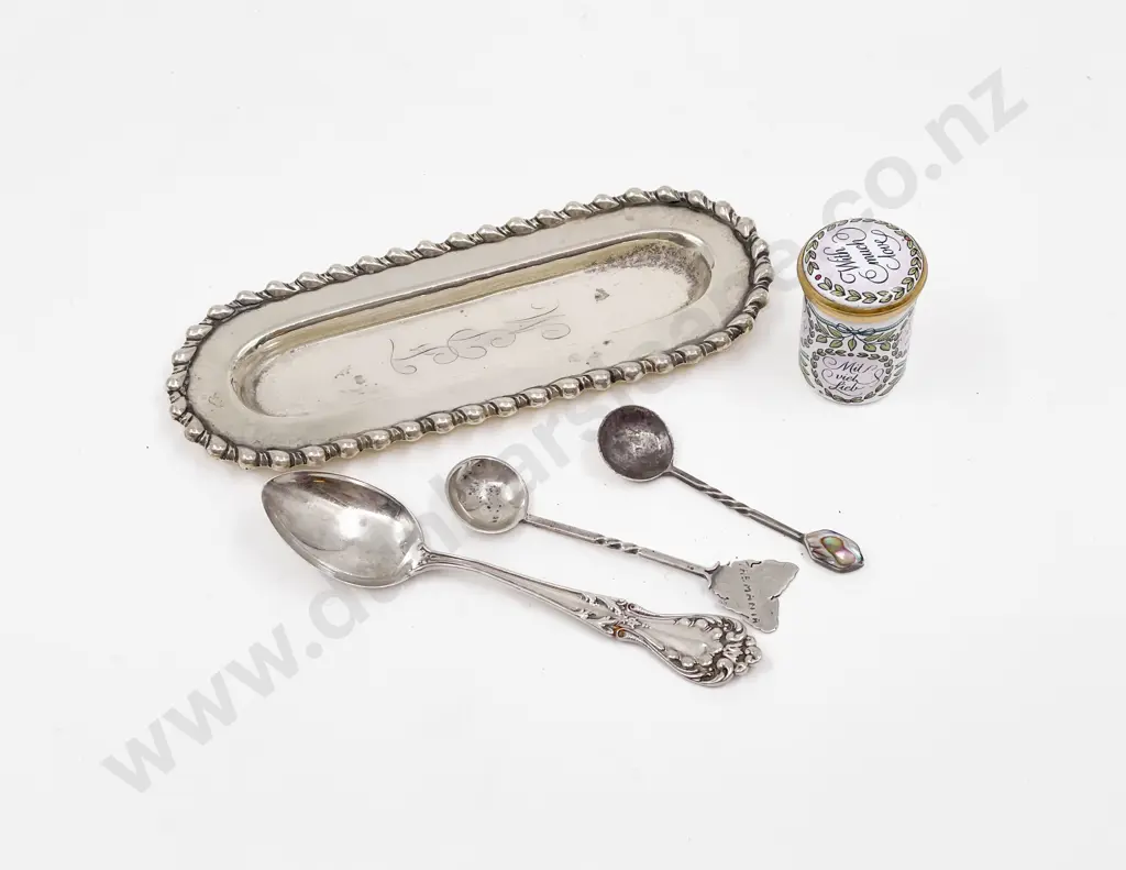 Small Sterling Dish & Three Sterling Spoons Etc Image 1++