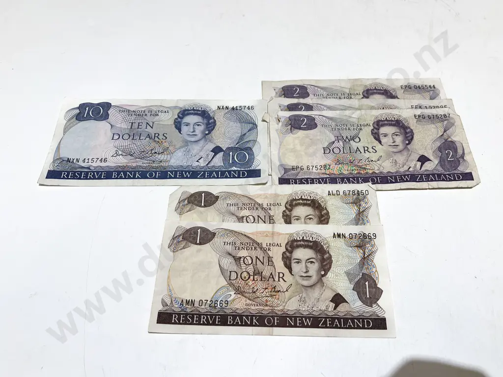 Quantity of NZ Bank Notes Image 1++