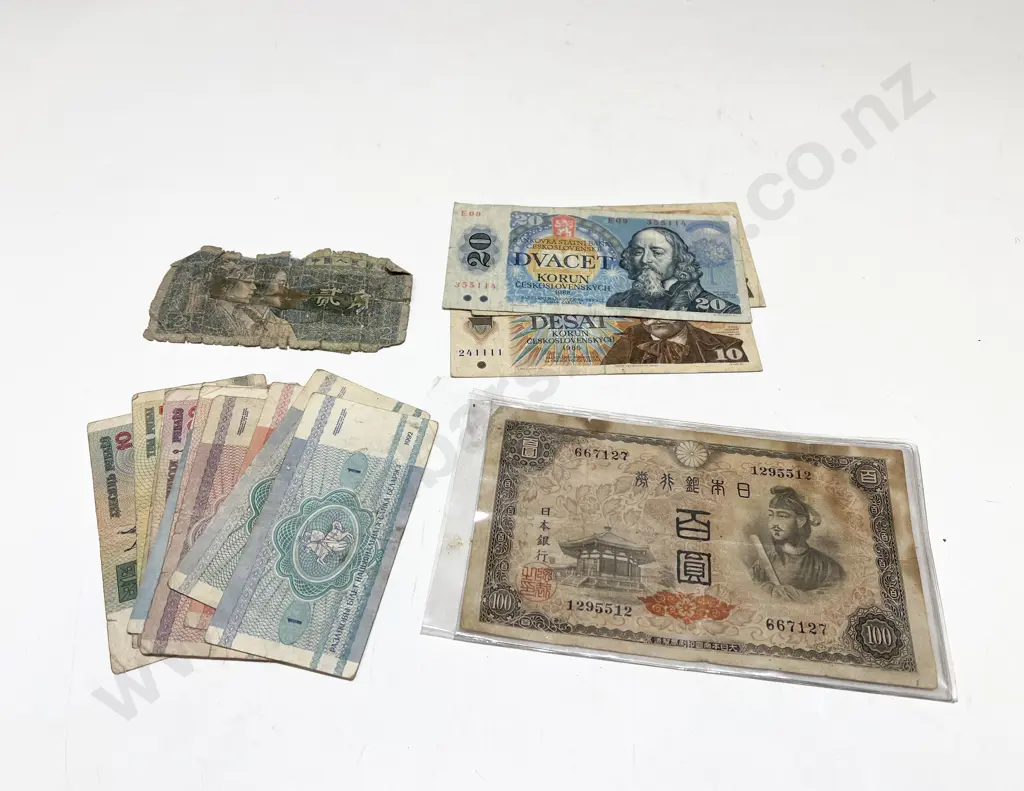 Quantity of Assorted World Bank Notes Image 1++
