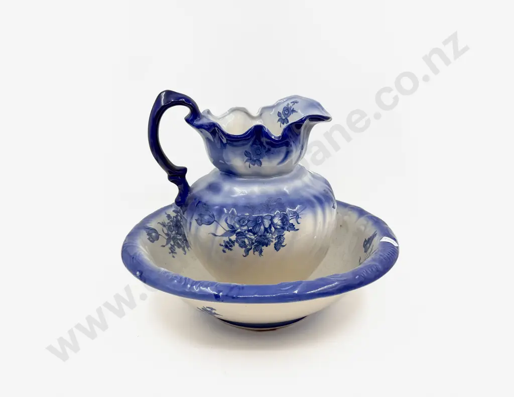 English Blue & White Floral Patterned Wash Set Image 1++