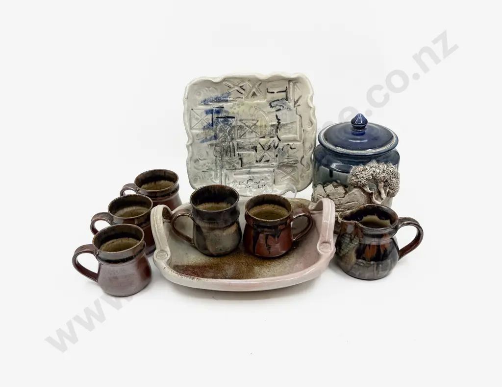 Quantity of Assorted NZ Pottery Image 1++