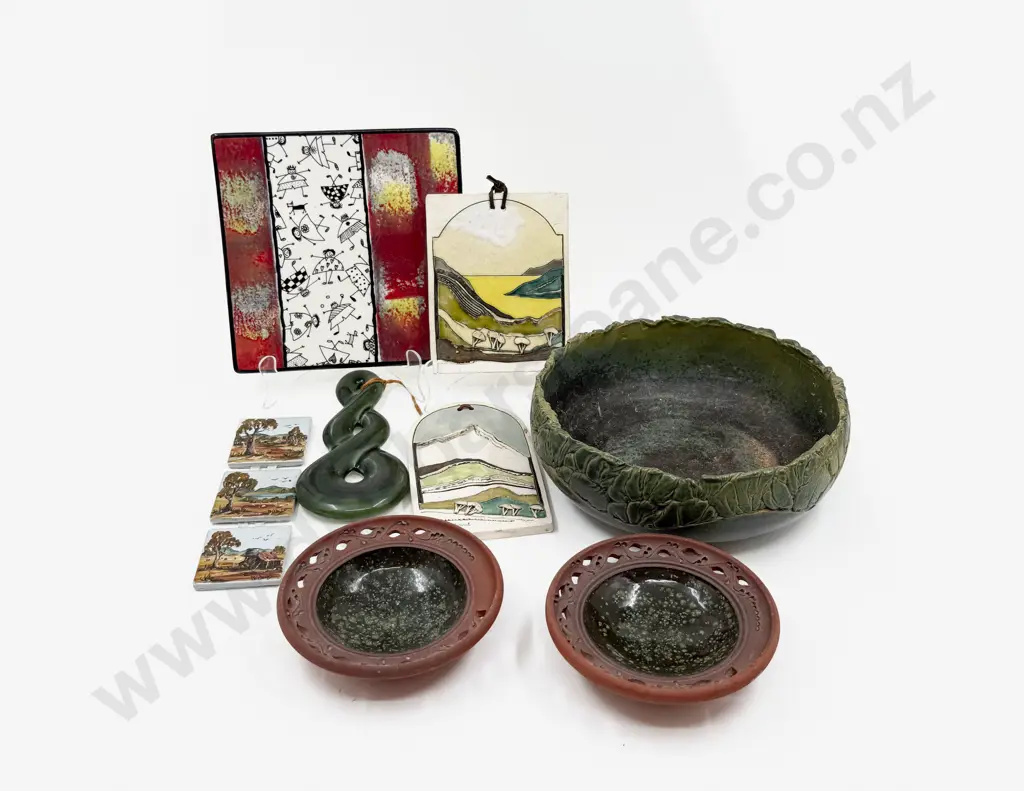 Quantity of Assorted Pottery Image 1++