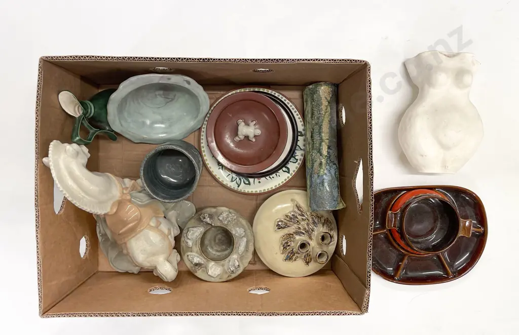Boxed Quantity of Assorted Pottery Image 1++
