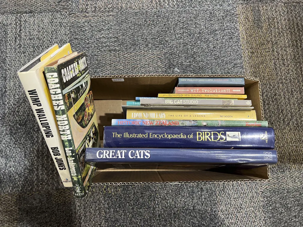 Boxed Quantity of Assorted Animal Reference Volumes Image 1++