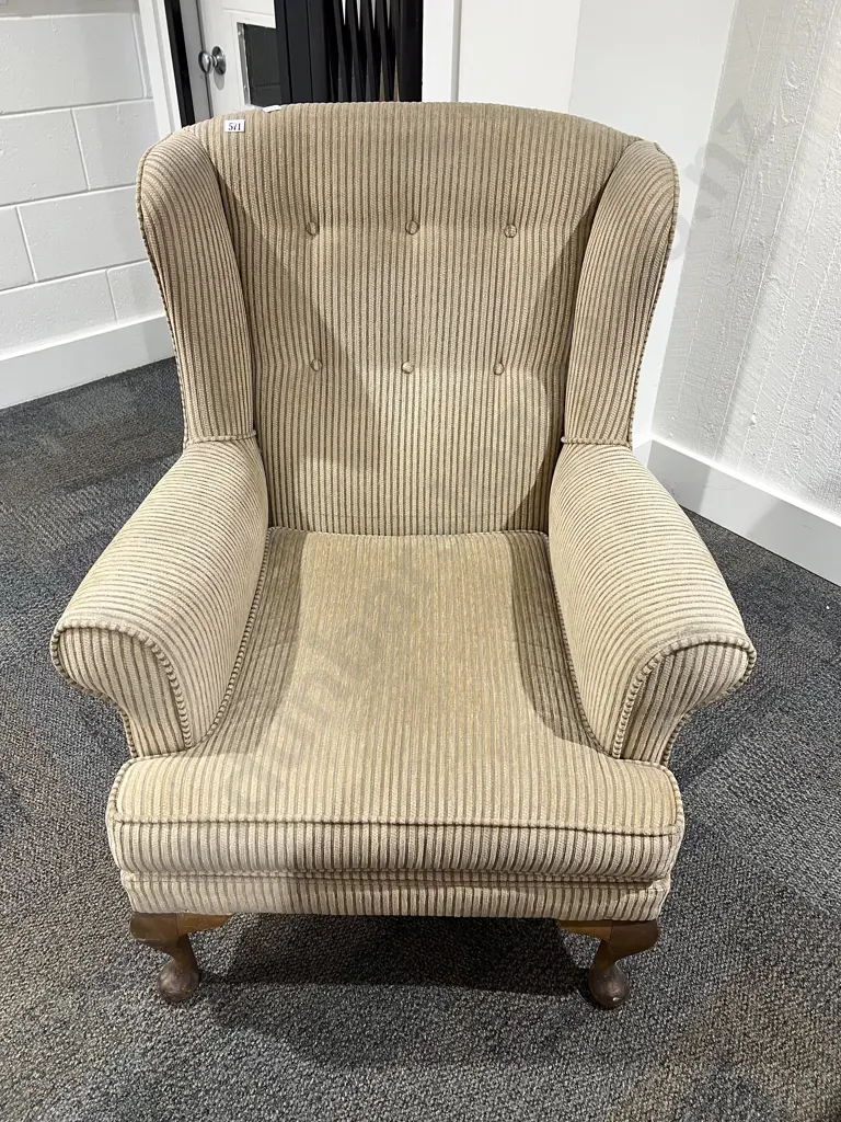 Button Back Arm Chair Image 1++