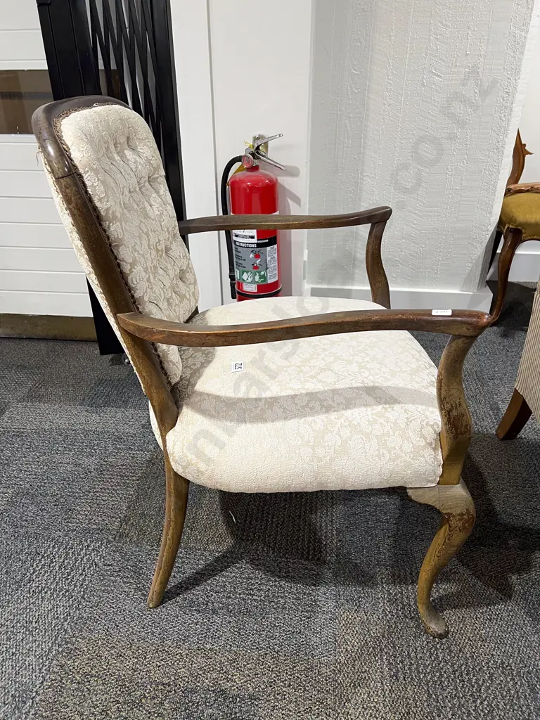 Button Back Open Armchair Image 1++