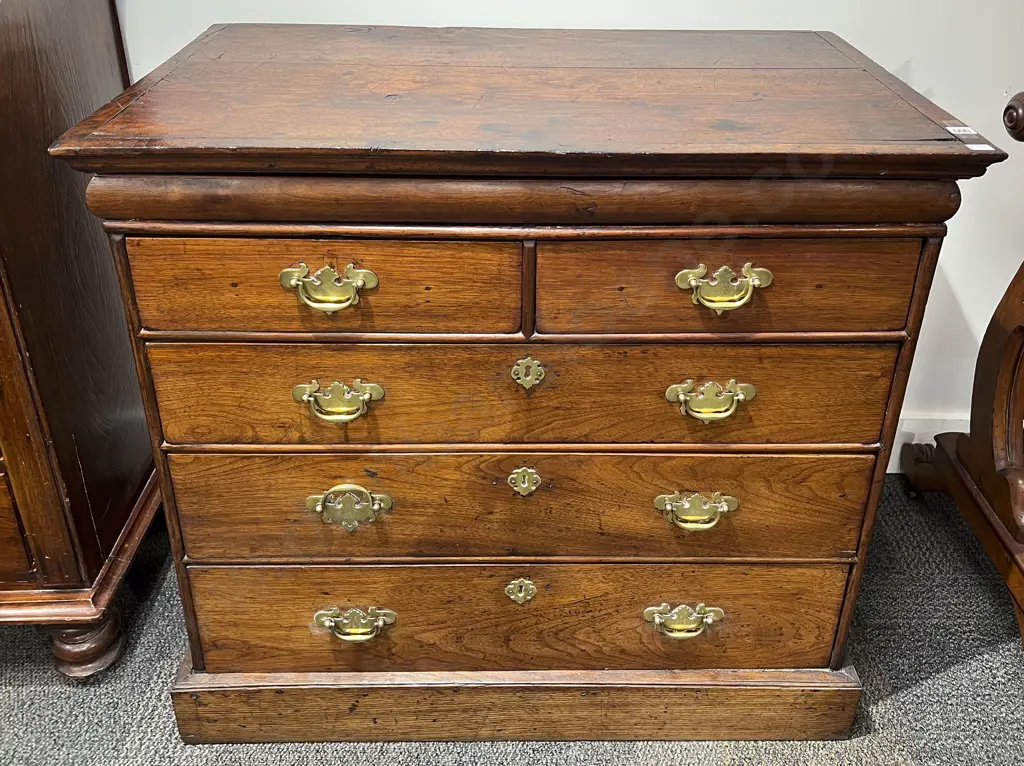 Early 19th Century Mahogany Flat Front Chest Of Drawers Image 1++