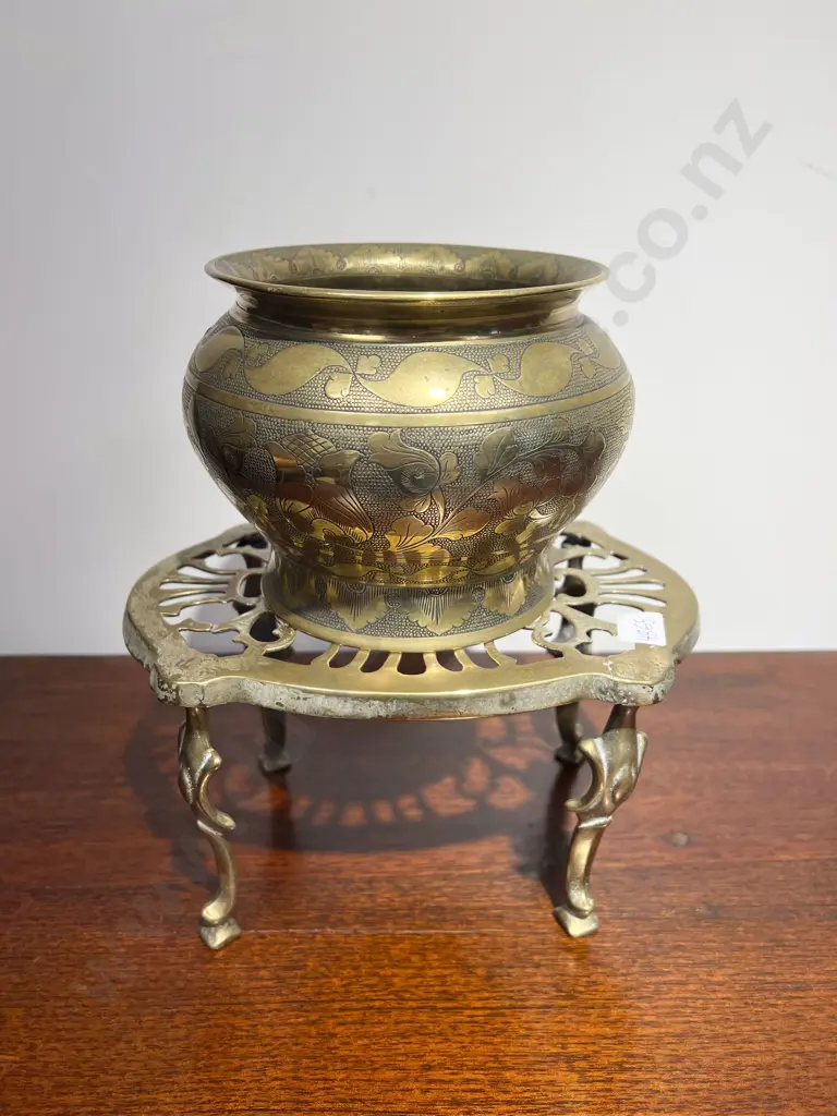 Brass Trivet with small Planter Image 1++