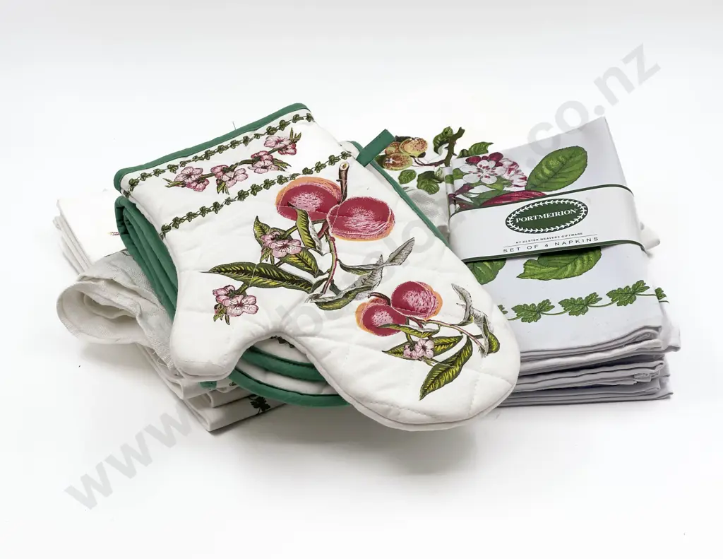 Small Box of Assorted Port Meirion Linen Including Table Mats and Napkins Image 1++