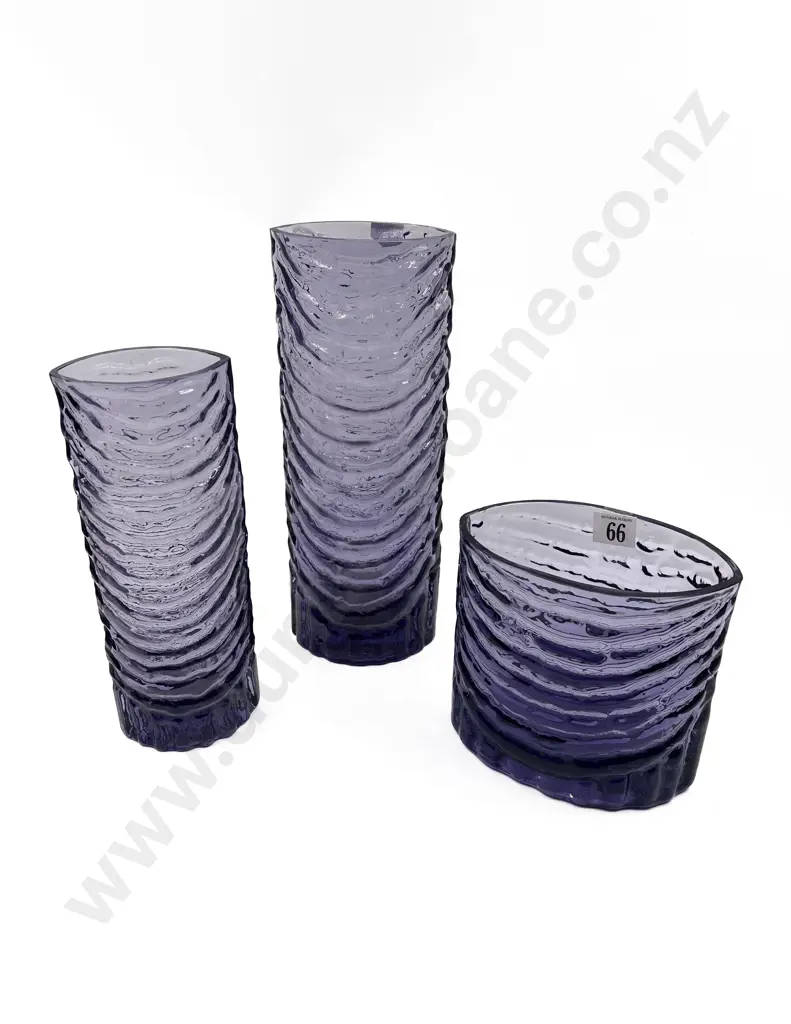Set of Three Art Glass Vases Image 1++