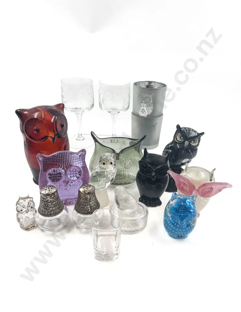 Box Qty of Assorted Owl Ornaments Image 1++