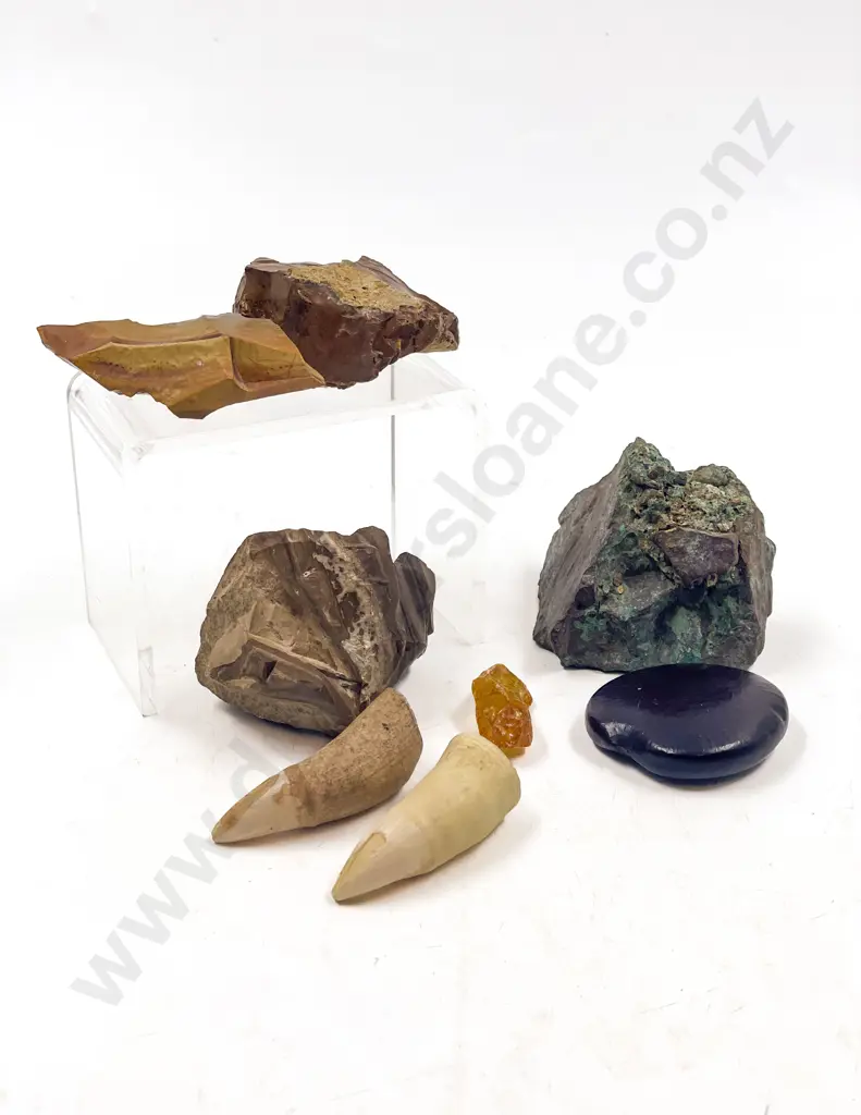 Small Qty of Assorted Geological Samples Etc Image 1++