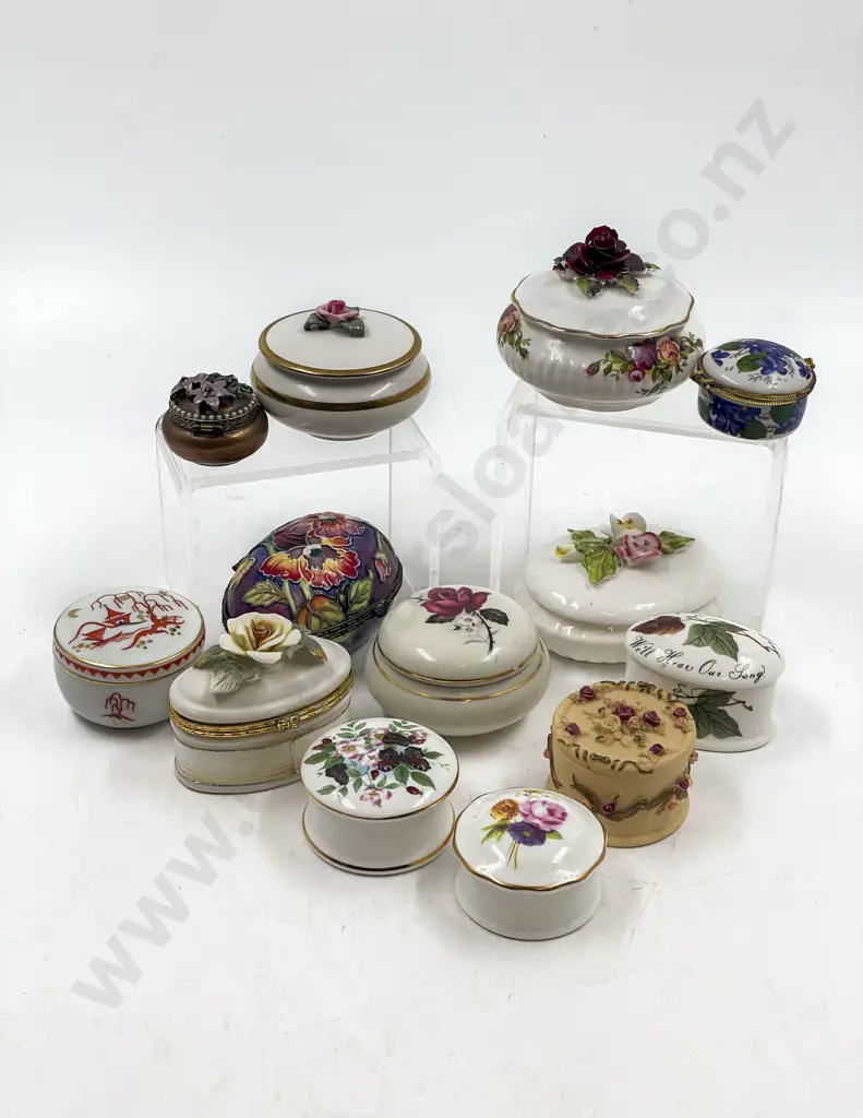 Qty of Assorted Decorative Trinket Boxes Etc Image 1++