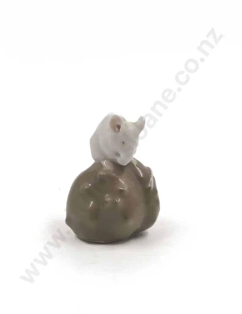 Royal Copenhagen Mouse Image 1++