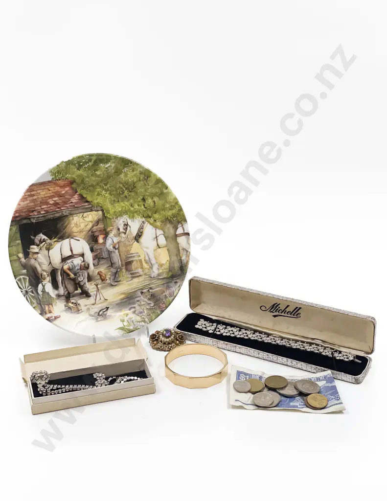 Small Qty of Assorted Costume Jewellery and Loose Coinage Etc Image 1++