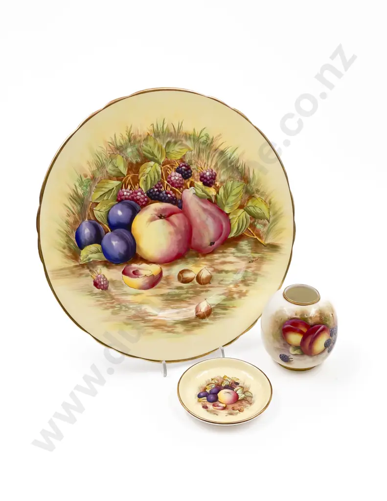 Aynsley Cabinet Plate Signed N.Brunt Together With Small Worcester Vase and Other Image 1++
