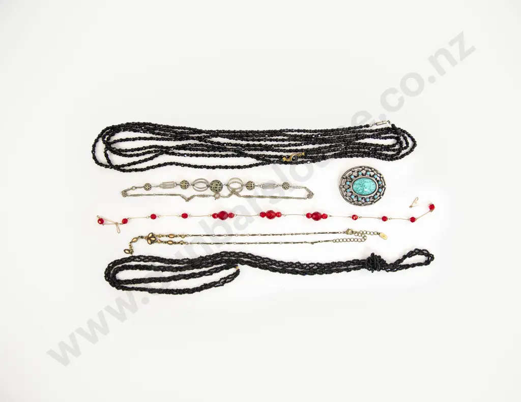 Assorted Costume Jewellery Pieces Image 1++