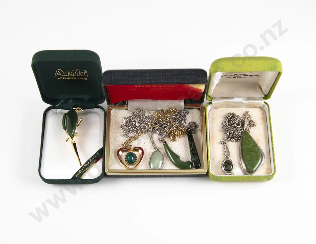 Original Boxed Ariki Kara Brooch with other pendants Image 1++