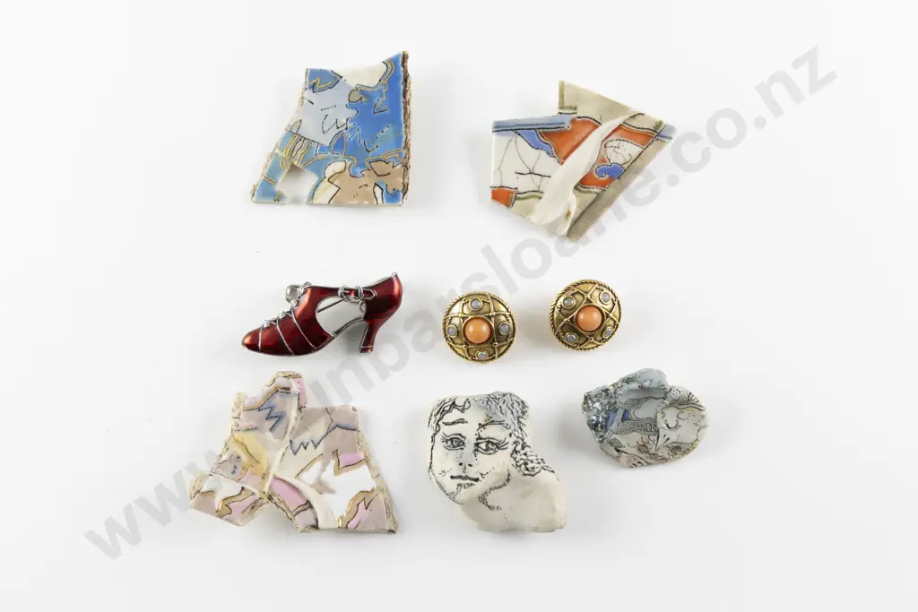 Five Ceramic Brooches Image 1++