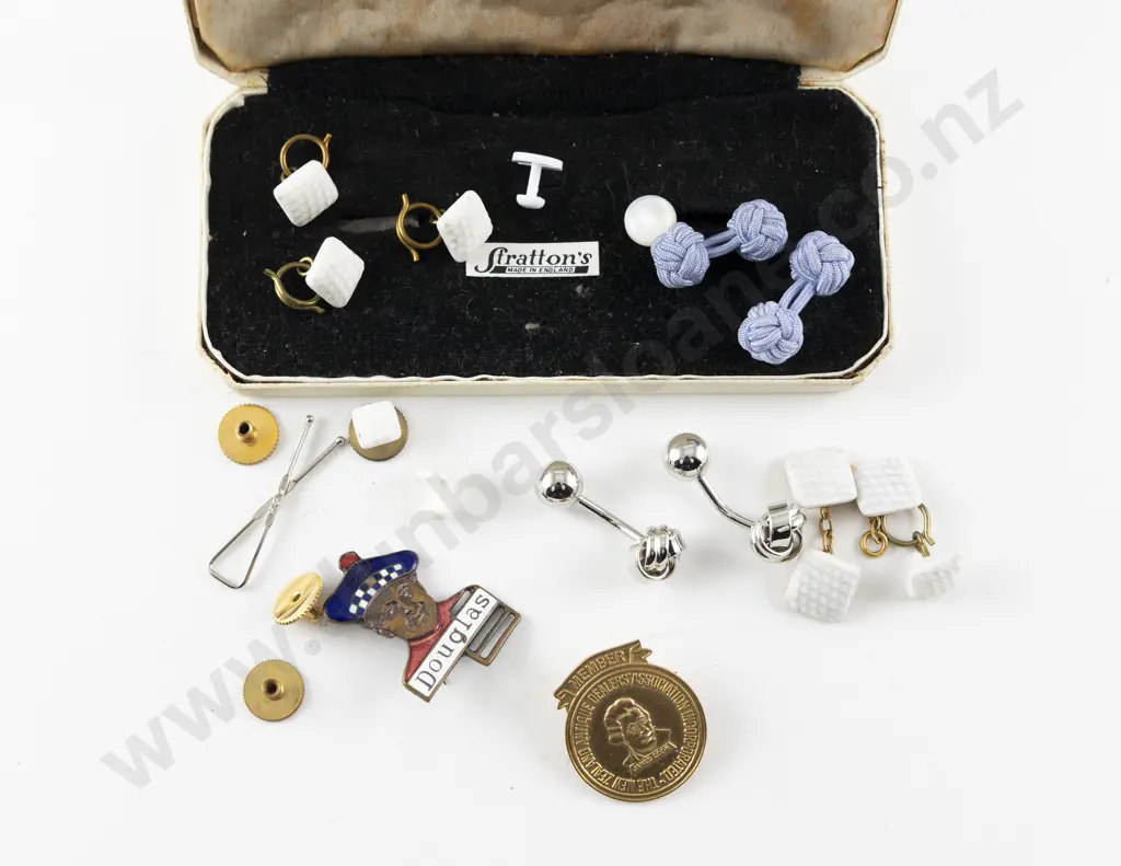 Cased Part Stratton Cuff Links and Studs and Assorted Image 1++