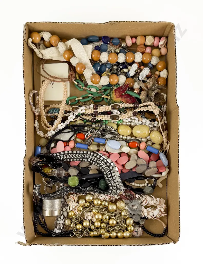 Qty Costume Jewellery Image 1++