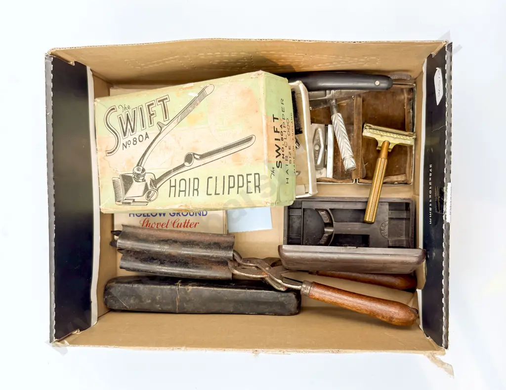Qty of Assorted Vintage Shavers Etc Image 1++