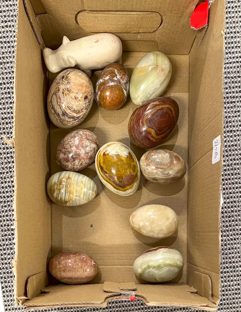 Qty of Assorted Hard Stone Eggs Etc Image 1++