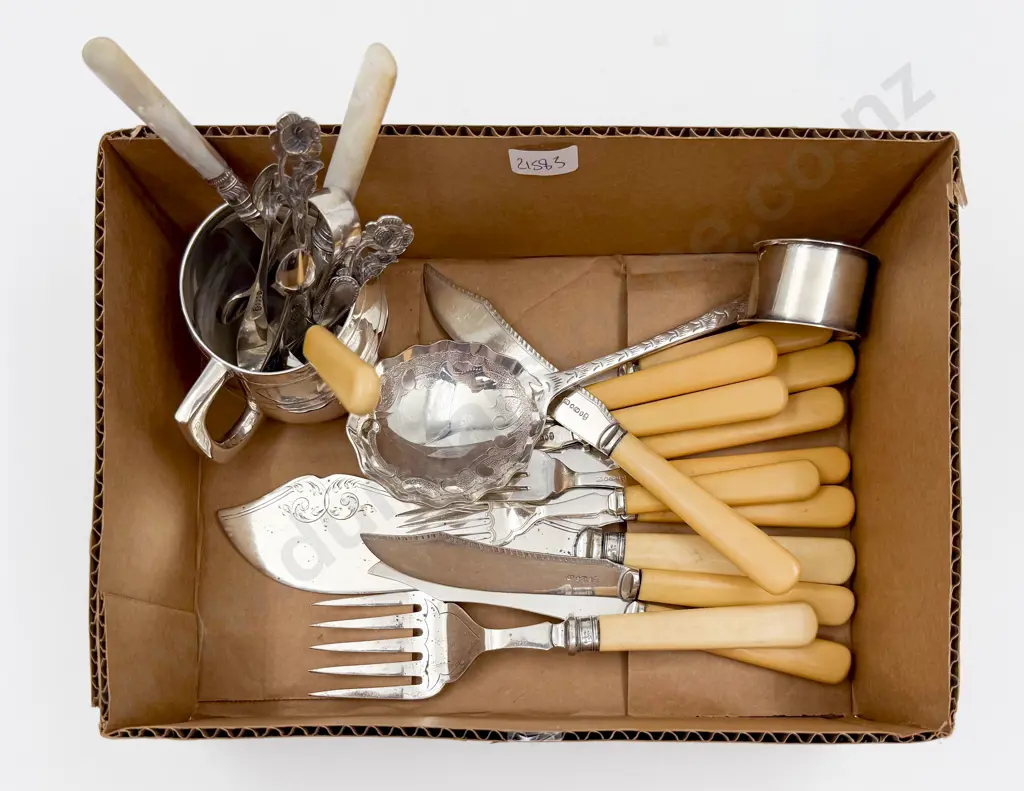 Qty of Assorted Bone Handled Cutlery Together With Small Assortment of S/S etc Image 1++