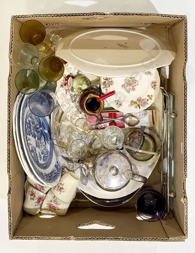 Qty of Assorted China and Glassware etc Image 1++